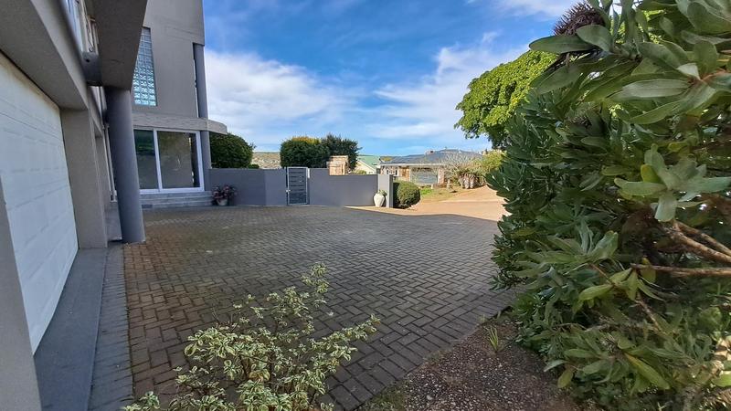 5 Bedroom Property for Sale in Stilbaai Wes Western Cape